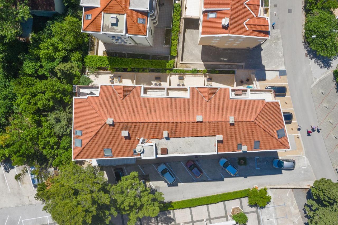 Apartments By The Sea Makarska - 19134 ภายนอก รูปภาพ