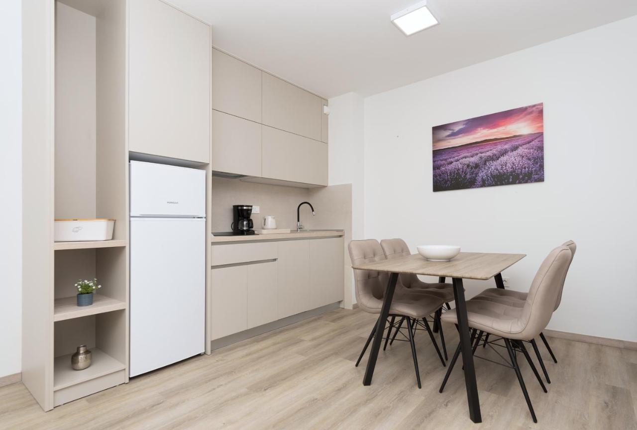 Apartments By The Sea Makarska - 19134 ภายนอก รูปภาพ