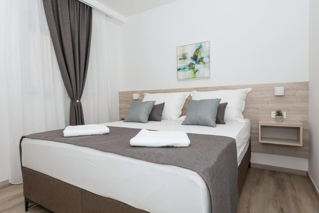 Apartments By The Sea Makarska - 19134 ภายนอก รูปภาพ