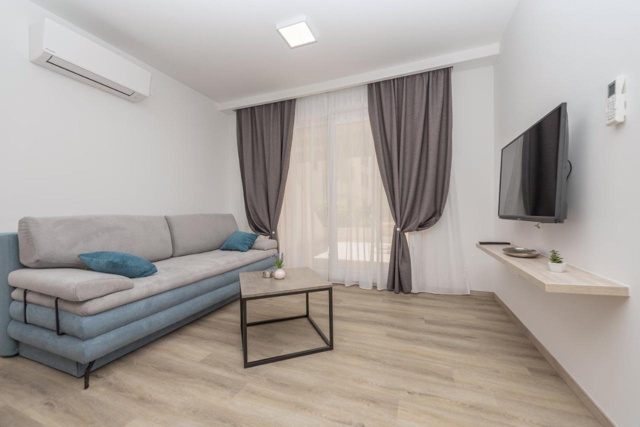 Apartments By The Sea Makarska - 19134 ภายนอก รูปภาพ