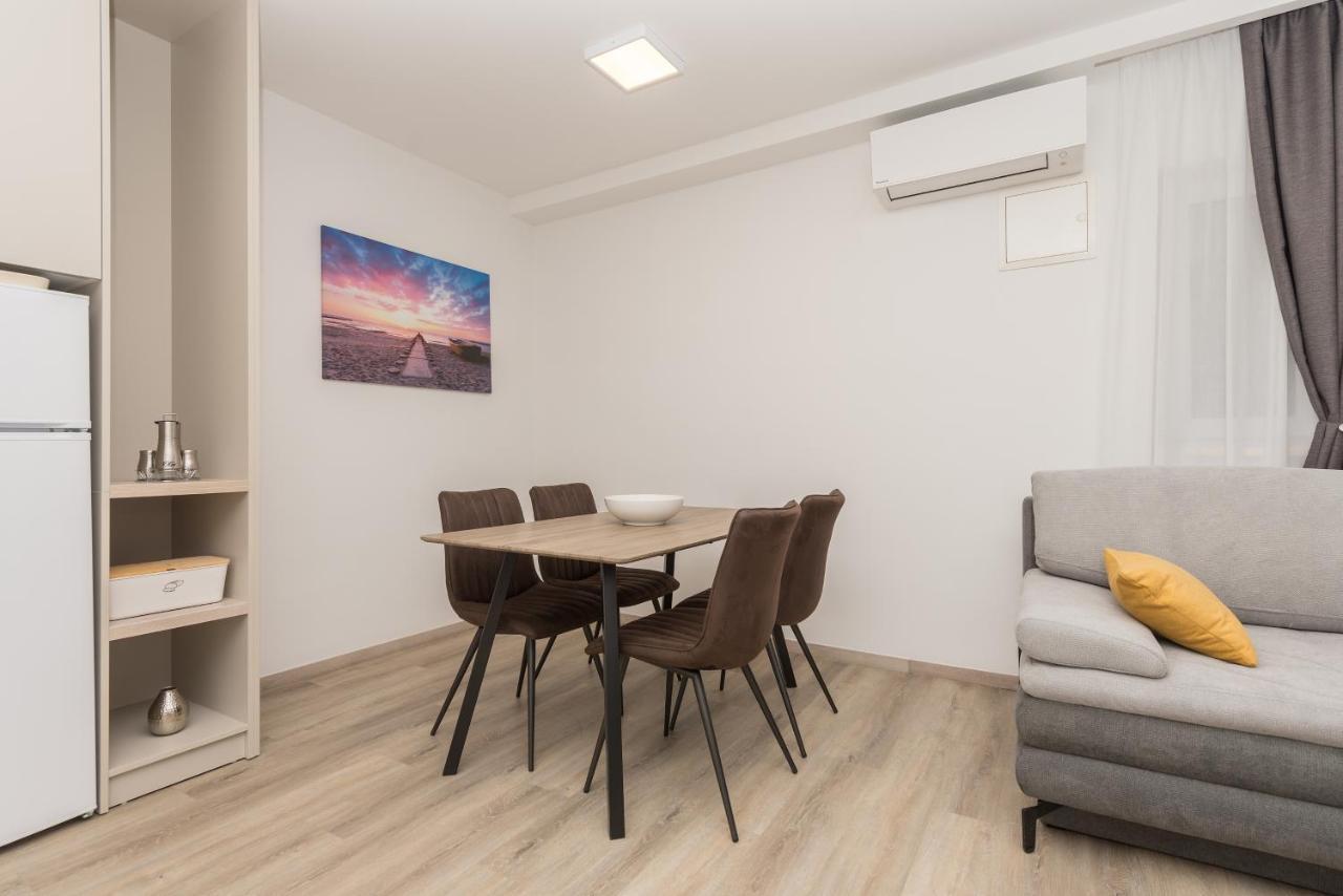 Apartments By The Sea Makarska - 19134 ภายนอก รูปภาพ